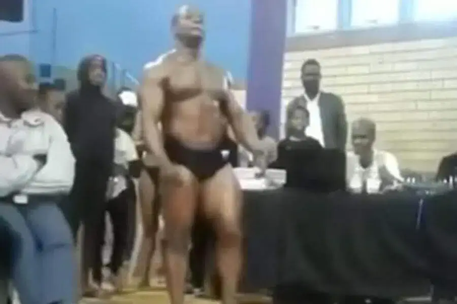 Fisiculturista morre após errar salto em apresentação e quebra pescoço