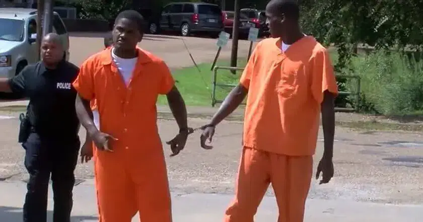 Detentos fogem, assaltam loja e retornam à cadeia por conta própria