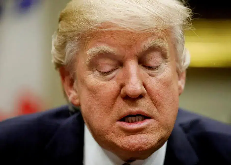 Trump assina decreto que começa a desmontar Obamacare