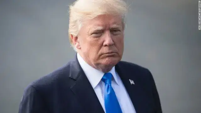 Justiça bloqueia veto de Trump a transgêneros no Exército