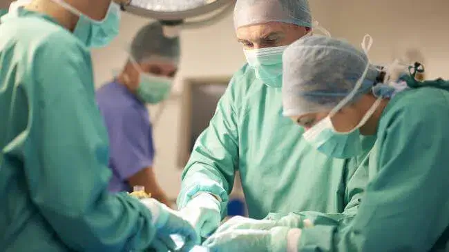 Mulher provoca explosão em hospital após soltar gases durante cirurgia