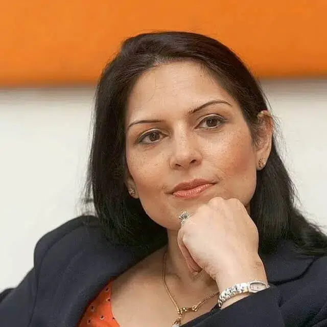 Ministra britânica demite-se após encontros com dirigentes israelitas