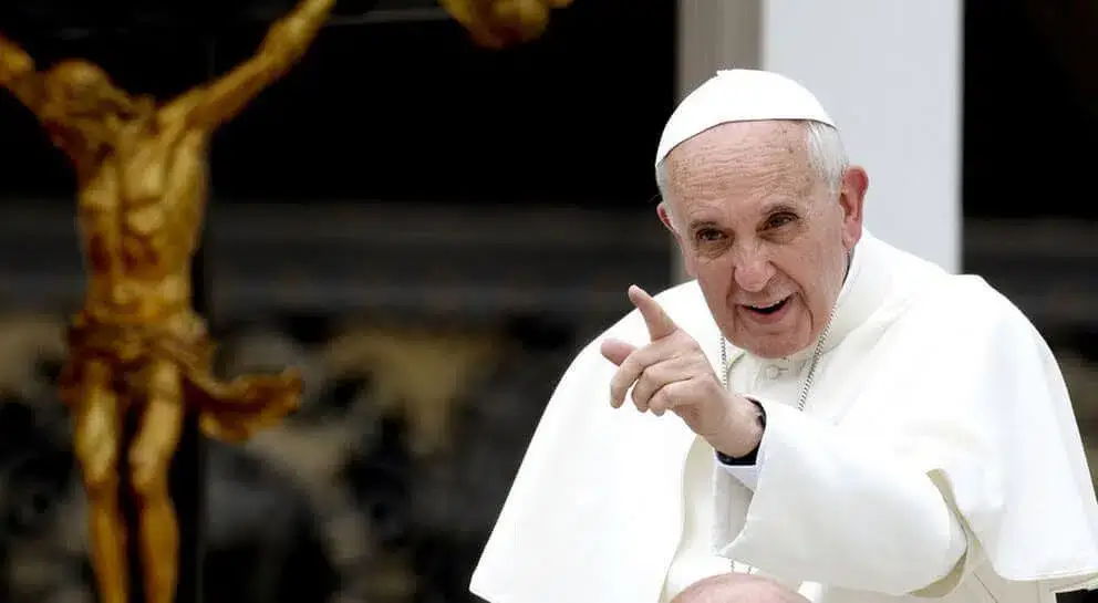 Papa Francisco proíbe venda de tabaco no Vaticano
