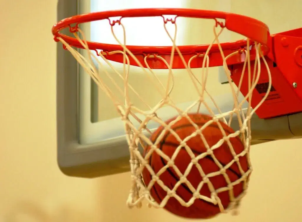 Árbitros exigem subsídios e paralisam torneio de basquetebol