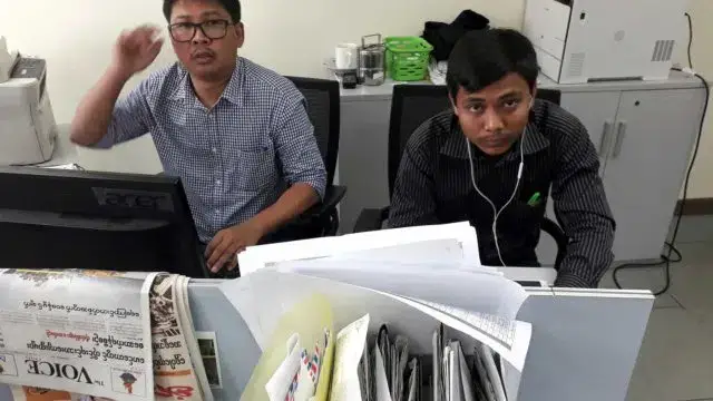 Jornalistas da Reuters detidos por obterem documentos secretos