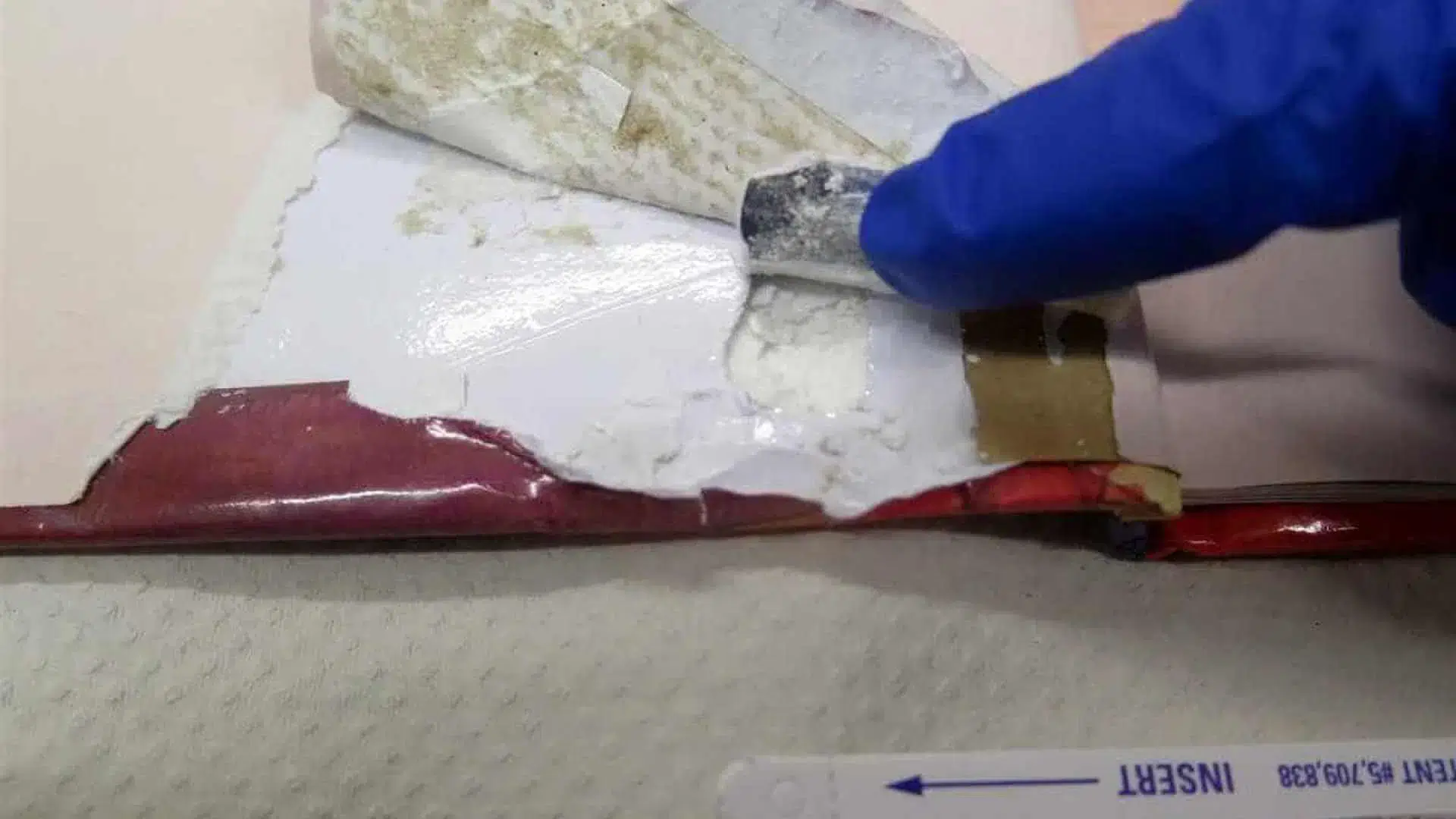 Homem 'flagrado' quando transportava cocaína em livros de crianças