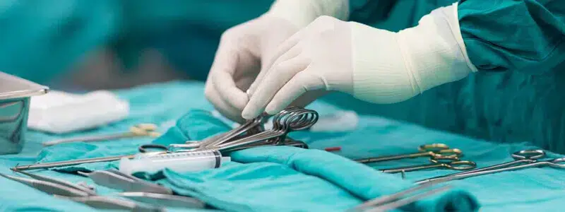 Médicos arrancam cabeça de bebé acidentalmente durante parto
