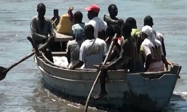 Embarcação naufraga com 16 pessoas abordo em Quelimane