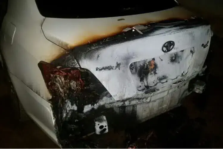 Criminosos incendeiam viaturas na casa do vereador da Matola