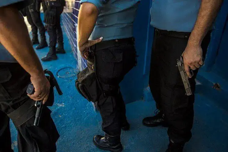 Gang invade aeroporto no Brasil e rouba milhões de dólares