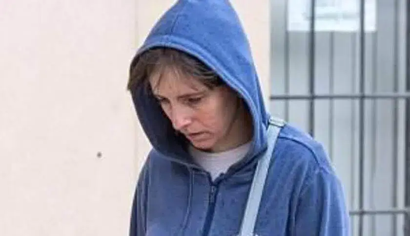Filha é presa após deixar mãe morrer coberta de fezes e urina