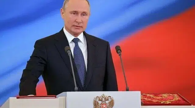 Vladimir Putin toma posse como presidente da Rússia