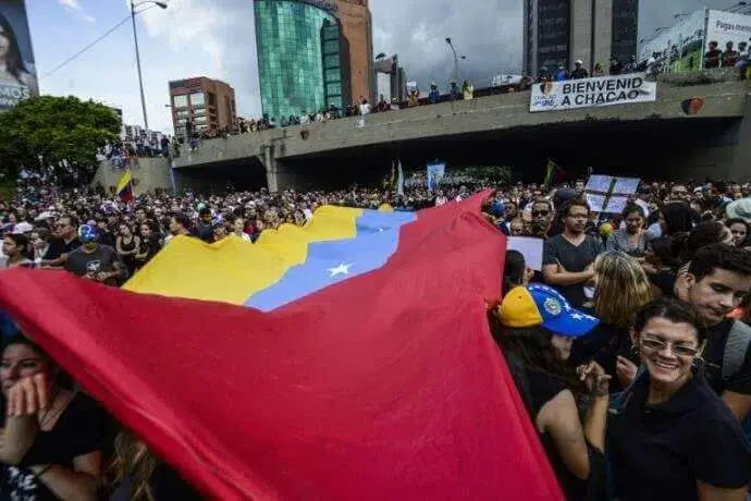 Brasil e 11 países pedem que Venezuela suspenda eleição presidencial