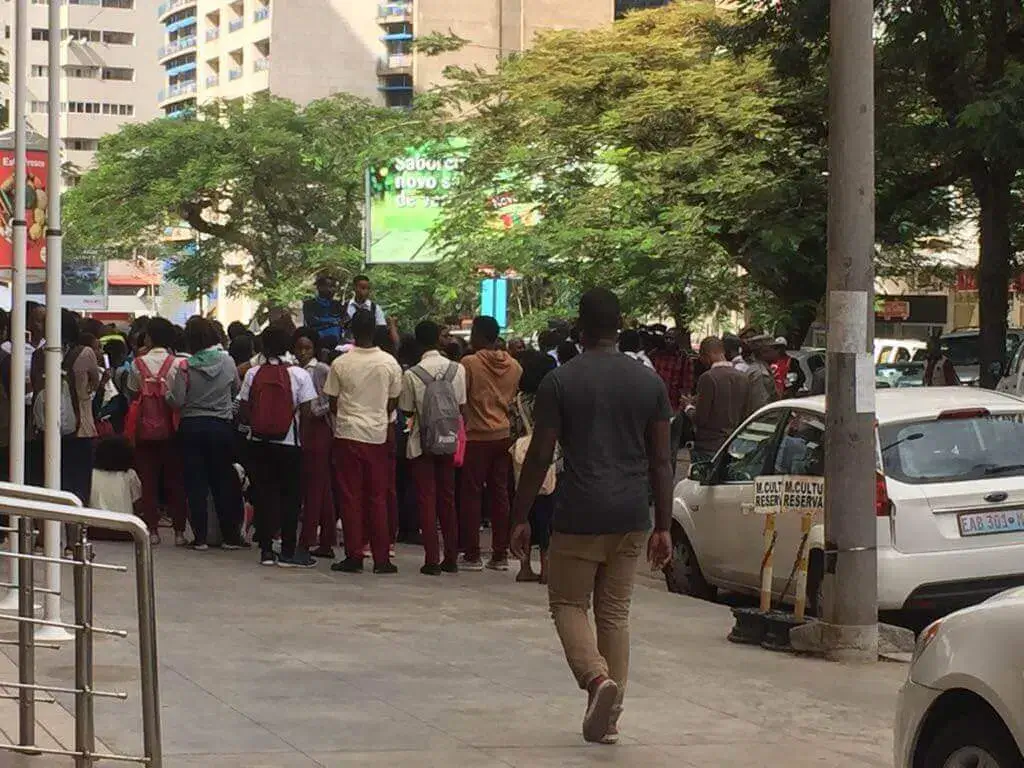Alunos secundários protestam contra decisão do MINEH