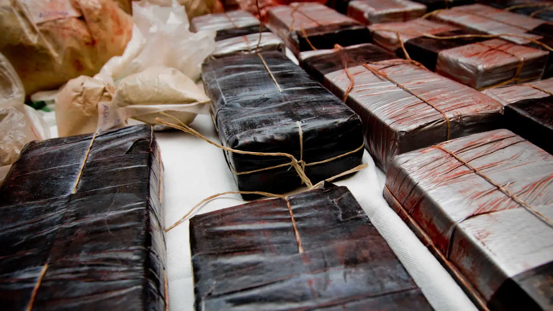 Polícia italiana apreende mais de 10 toneladas de haxixe em alto mar