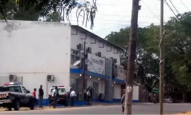 Assaltantes fazem reféns em supermercado em Pemba