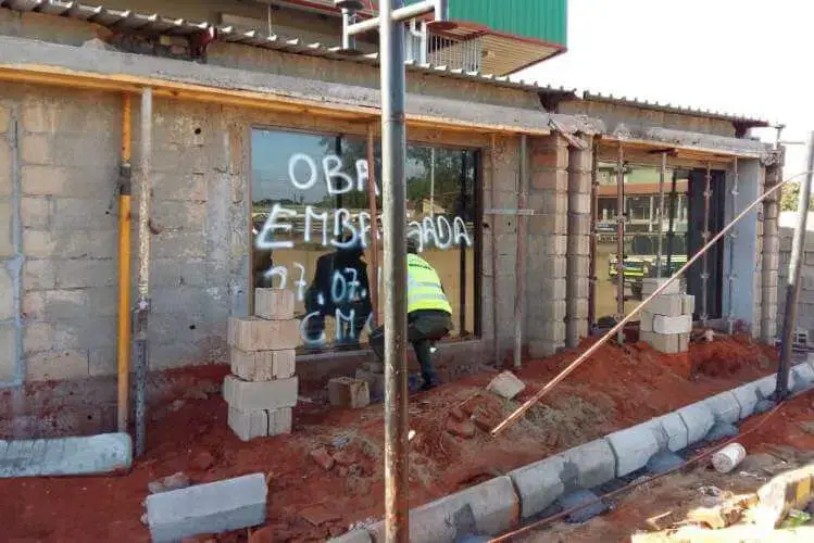 Retirada rede que escondia obra clandestina na Matola
