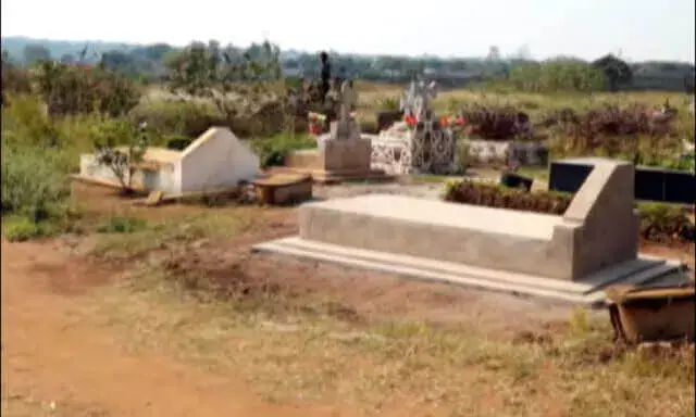 Moradores de Chissui acusam município de invadir seus quintais para realizar funerais