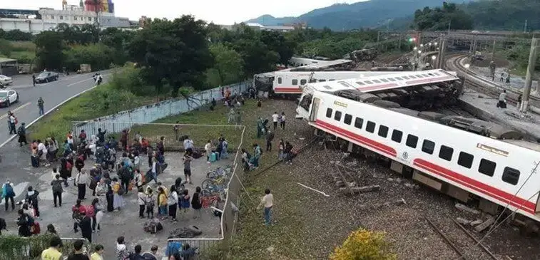 Acidente com comboio em Taiwan mata 22 pessoas