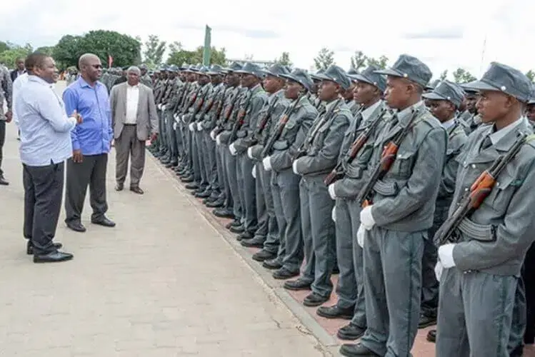 Nyusi dirige hoje lançamento do novo uniforme da PRM