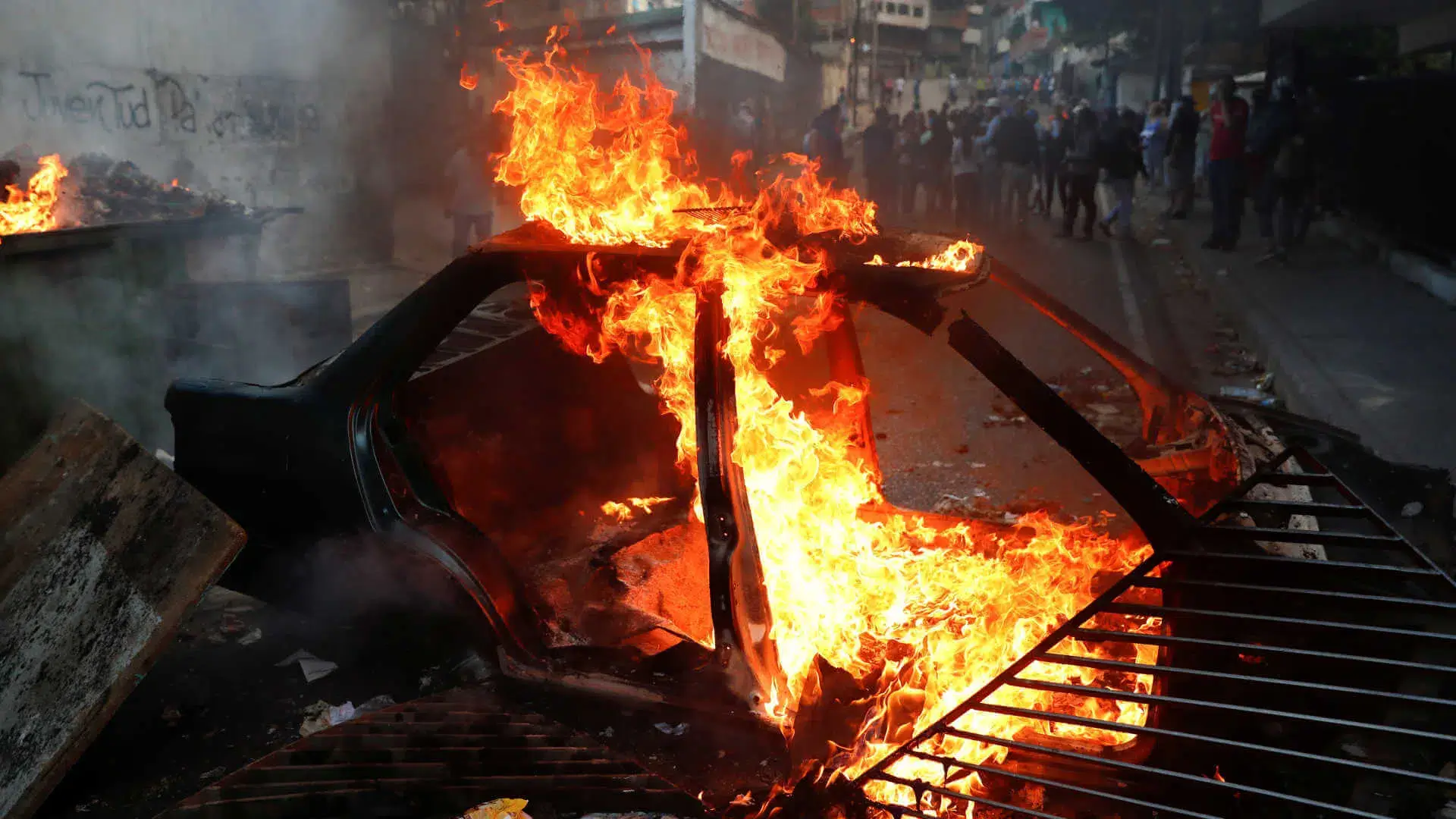 Sobe para sete o número de mortos em protestos contra Maduro