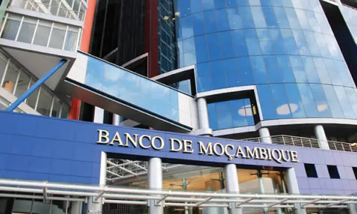 Banco Central afirma que dívida pública continua a aumentar