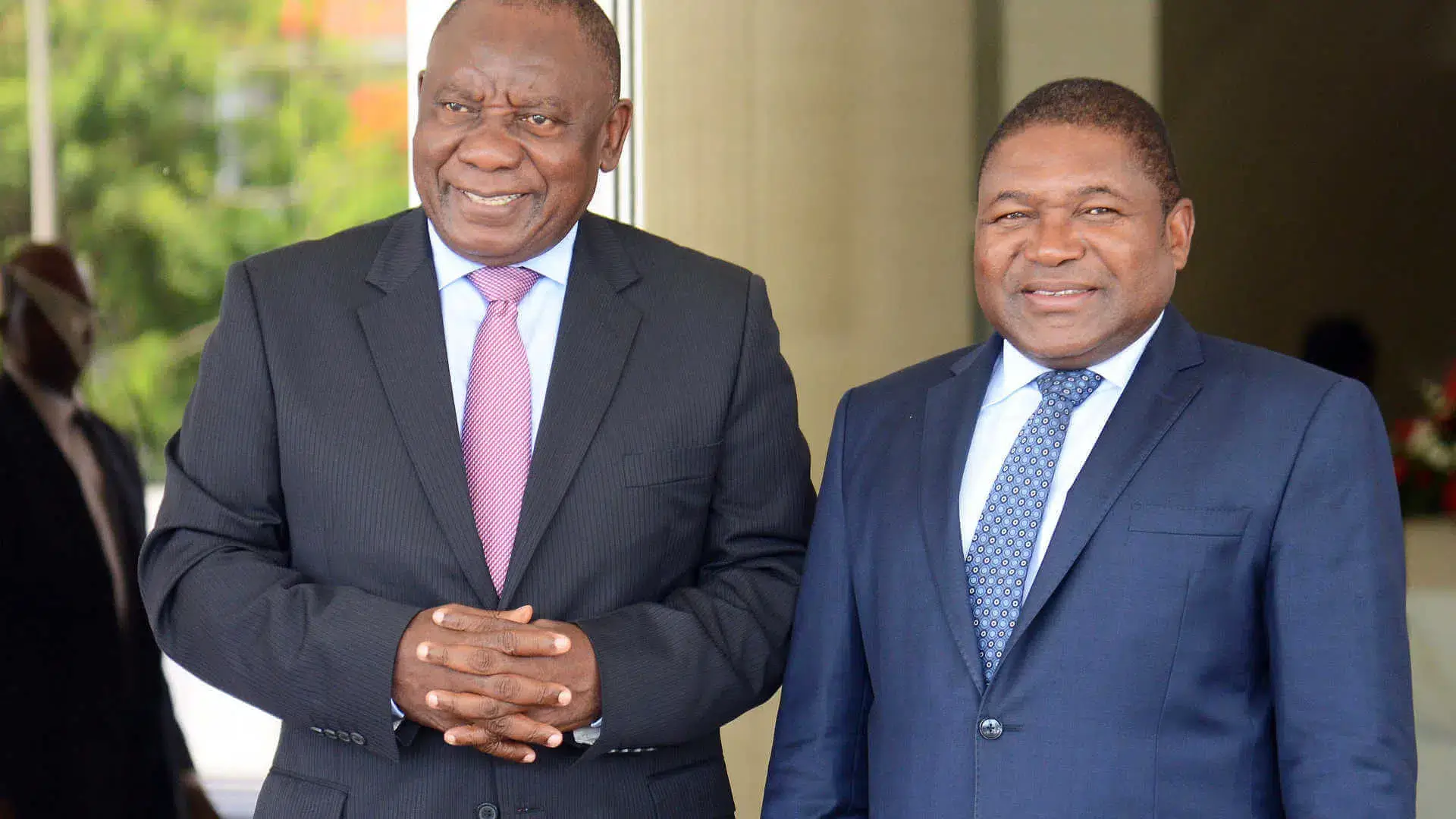 Presidentes de Moçambique e África do Sul discutem casos Hanekom e Chang