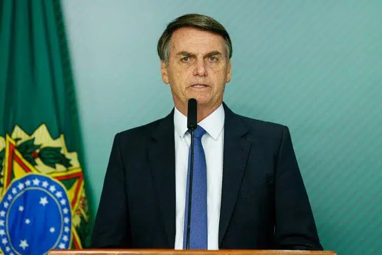 Bolsonaro recebe alta depois de permanecer 17 dias internado