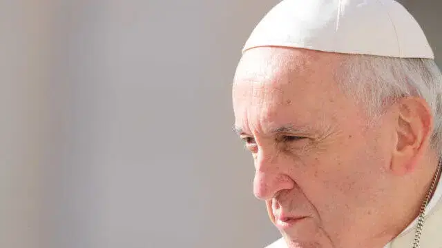 Papa pede medidas concretas para erradicar abusos sexuais da Igreja