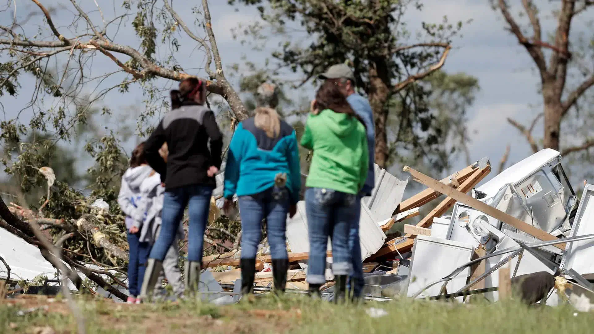 Sobe para 23 número de mortos em tornado nos EUA