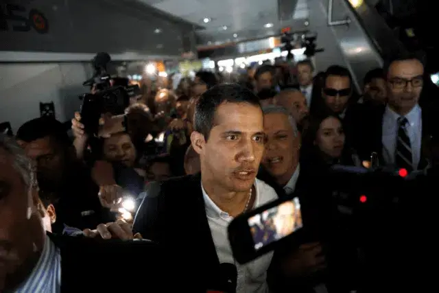 Guardas detidos por não prenderem Guaidó, acusa oposição