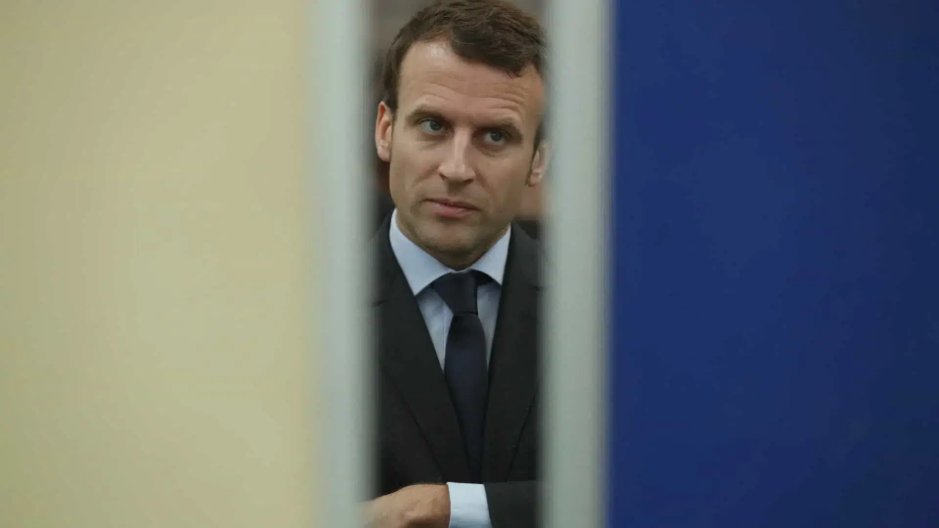 Macron saúda decisão de afastamento do presidente da Argélia