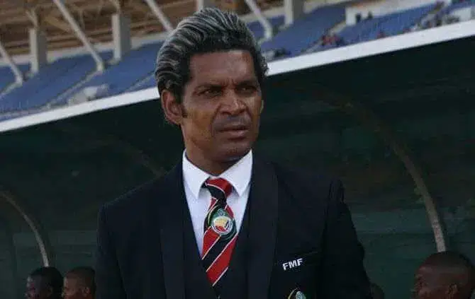 Guineenses solidários à chegada dos Mambas