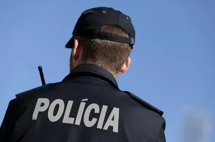 Homem de 37 anos detido após violar e agredir a filha