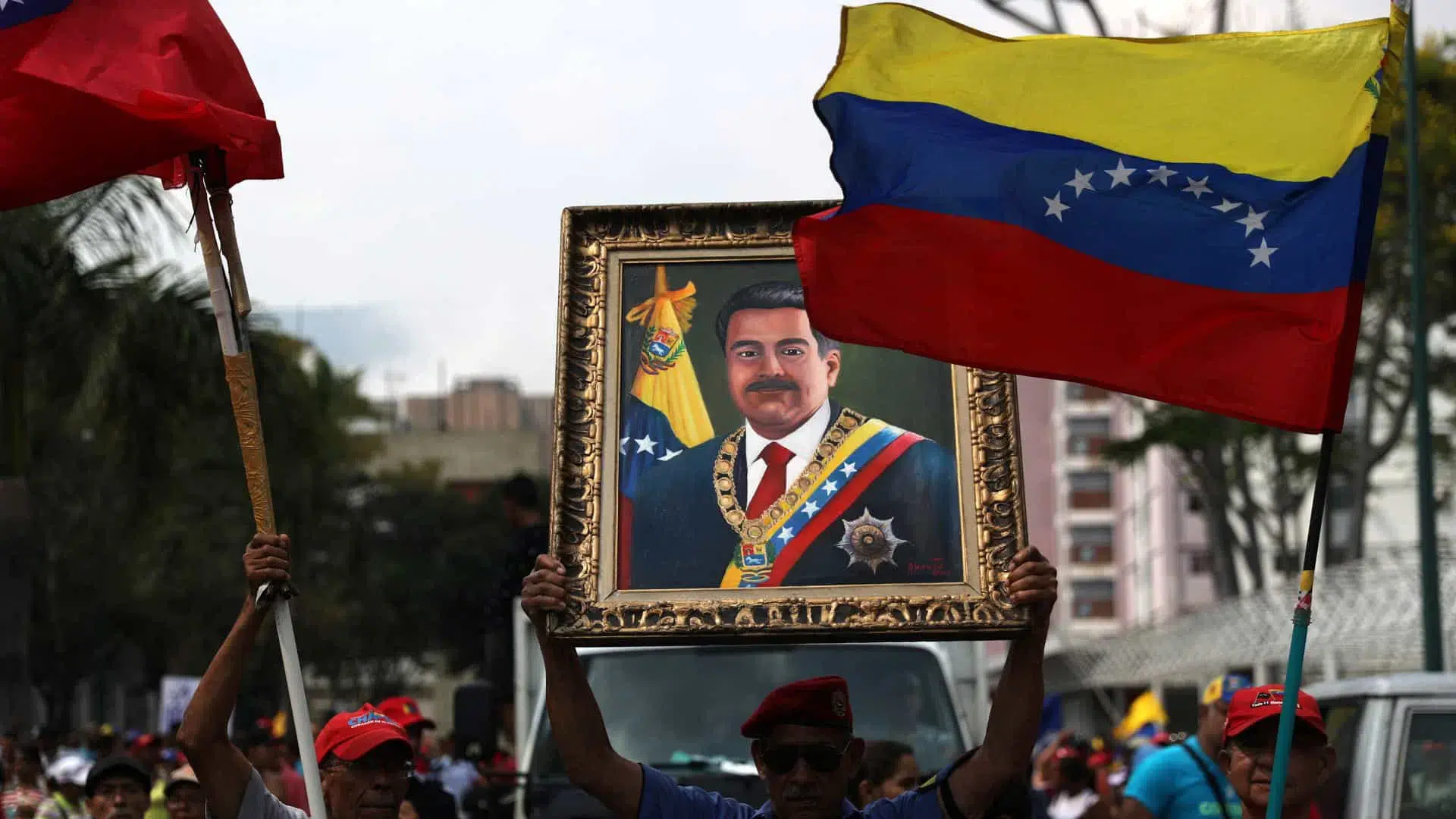 Maduro expulsa 13 oficiais das Forças Armadas e acusa-os de traição