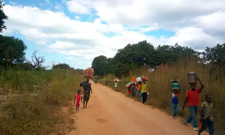 Deslocados dos ataques armados passam fome e continuam ao relento