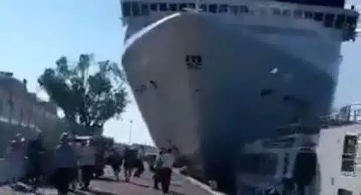 Navio desgovernado deixa 4 pessoas feridas em Veneza
