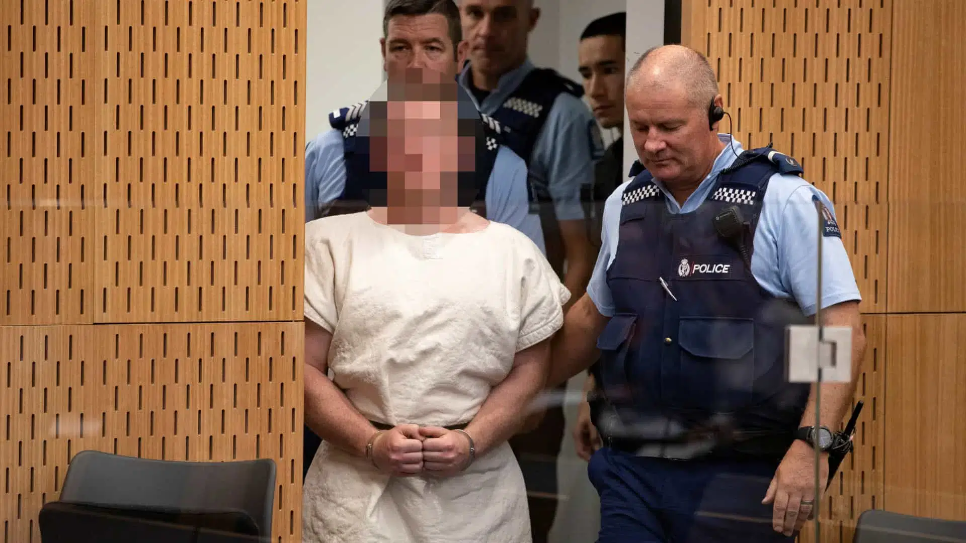 Extremista indiciado pelos ataques de Christchurch declara-se não culpado