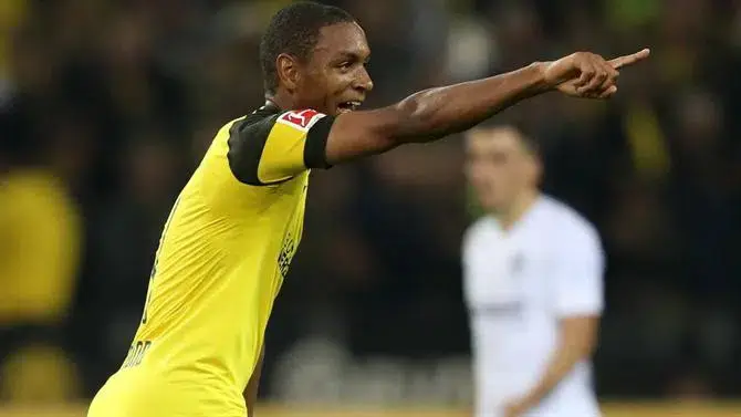 PSG Pesca defesa-central no Dortmund por 32 milhoes de Euros