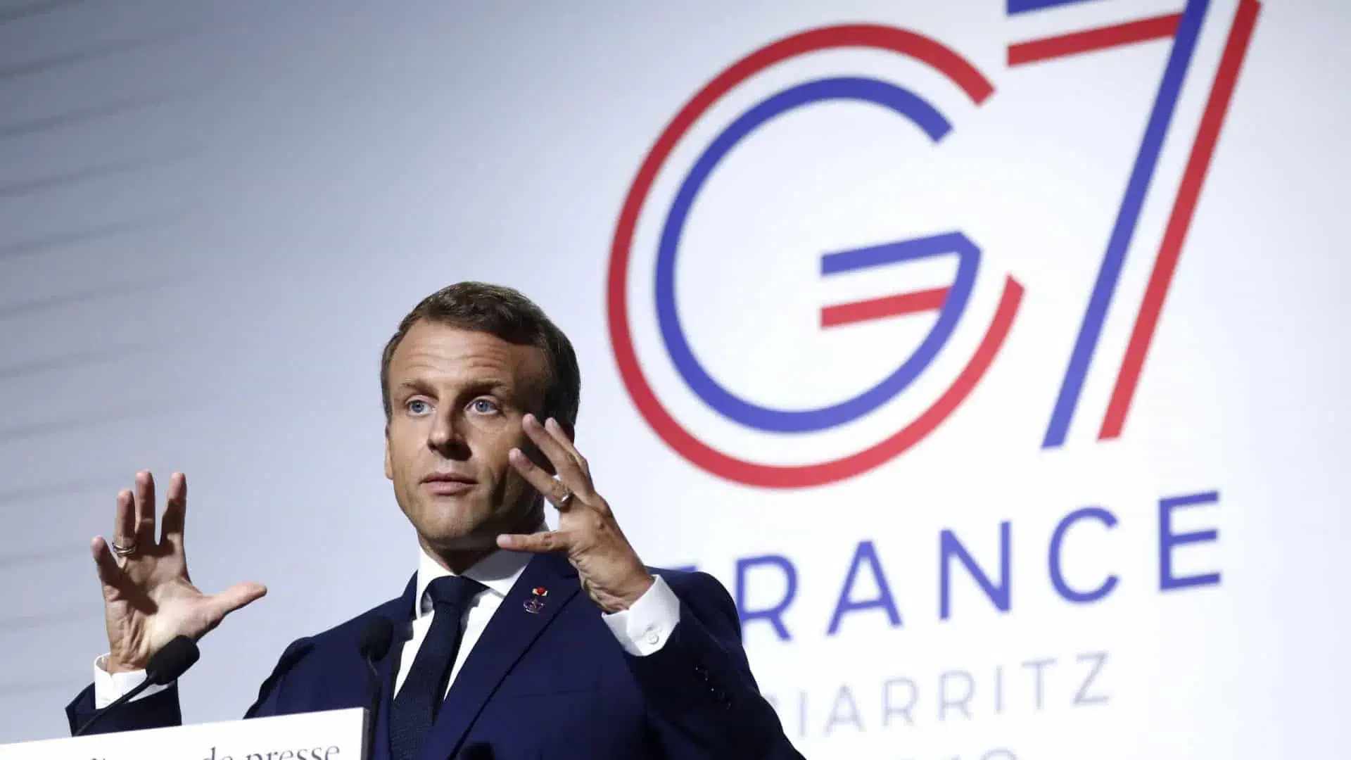 Macron insultado no Twitter por ministro brasileiro