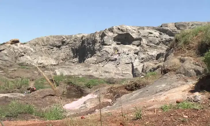 Duas pessoas morrem soterradas após deslizamento de terra em Gurué