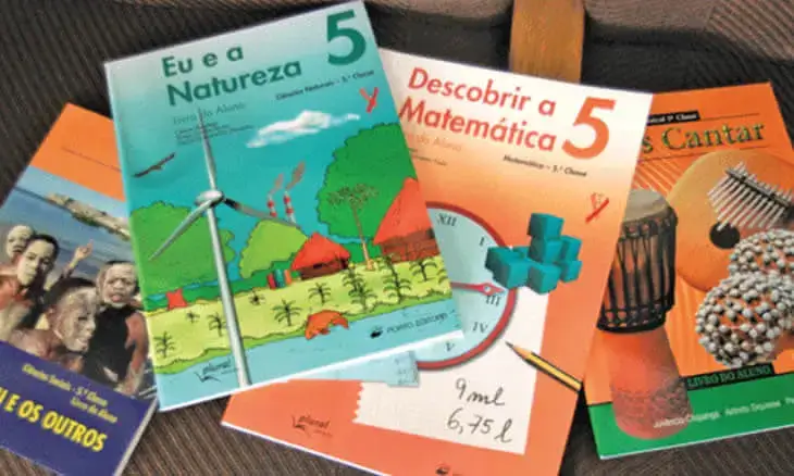 Livro de distribuição gratuita nas escolas até 25 de Janeiro