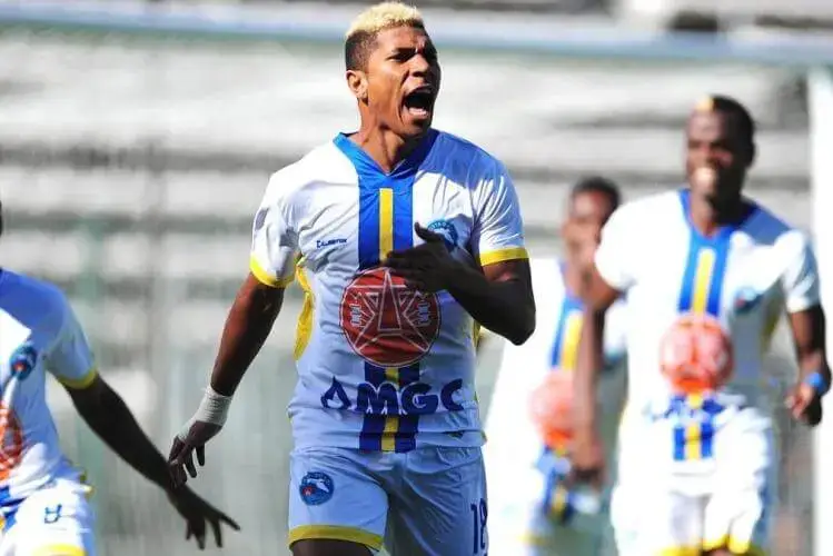 Terrence regressa ao Costa do Sol