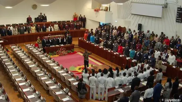 Deputados moçambicanos descontam três dias de salário para combate à doença