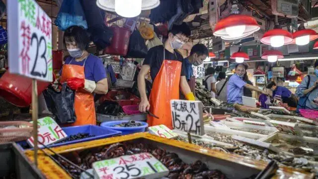 Wuhan vai testar toda a população depois de serem detetados novos casos