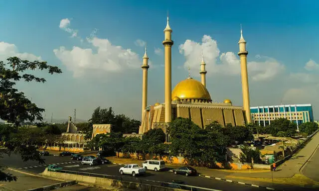 Nigéria reabre igrejas e mesquitas e prepara retomada de voos domésticos
