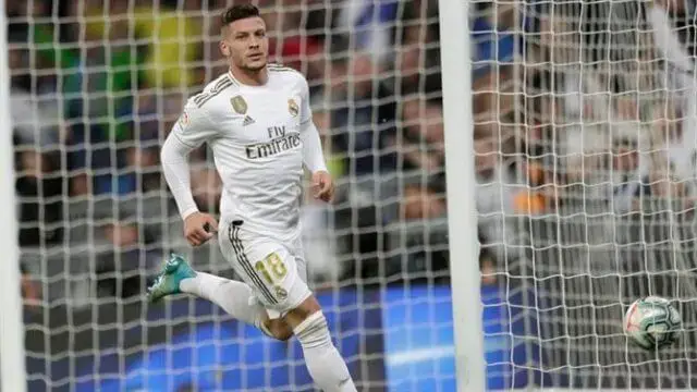 Nápoles avança por Jovic