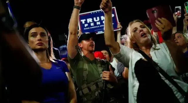 Apoiantes de Trump invadem Capitólio e inviabilizam ratificação das eleições de Novembro