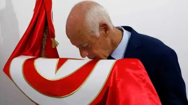 Tunísia. Presidente recebe carta envenenada que fez adoecer a assessora