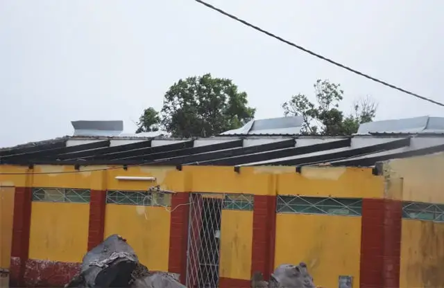 Em Nhangau após o Eloise cerca de 80 pessoas vivem apinhadas em oito casas